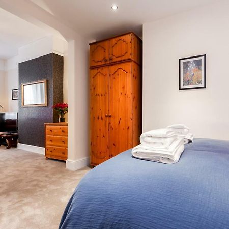 Gorgeous Town Centre Apt With Courtyard Garden Bournemouth Exteriér fotografie