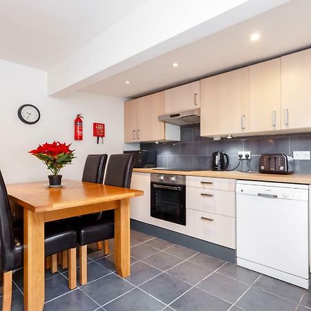 Gorgeous Town Centre Apt With Courtyard Garden Bournemouth Exteriér fotografie