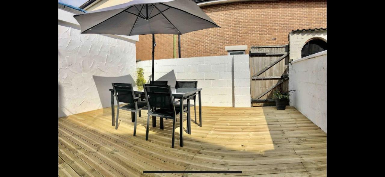 Gorgeous Town Centre Apt With Courtyard Garden Bournemouth Exteriér fotografie