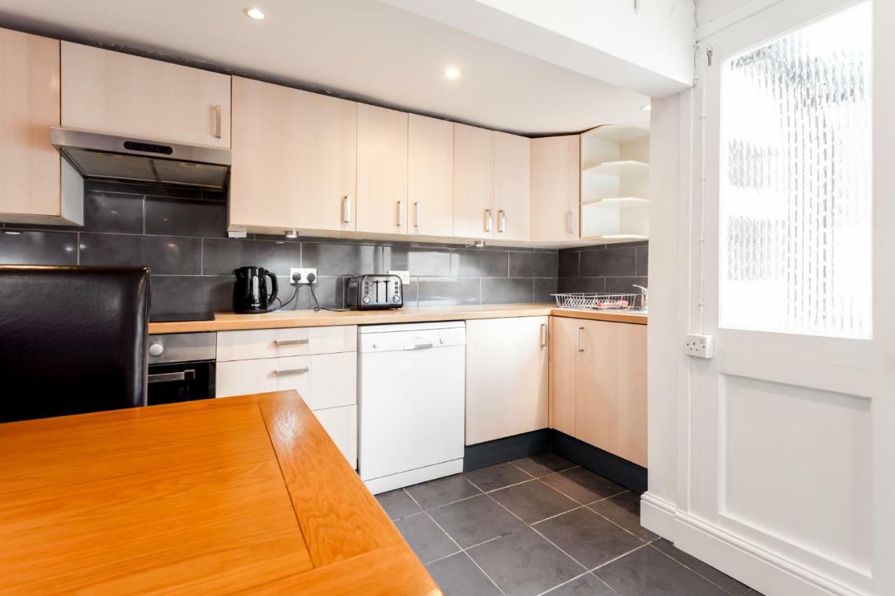 Gorgeous Town Centre Apt With Courtyard Garden Bournemouth Exteriér fotografie